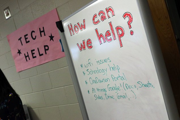 A-iPads at DCHS pic 7.JPG